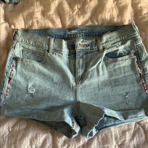 Boyfriend does not automatically come with these